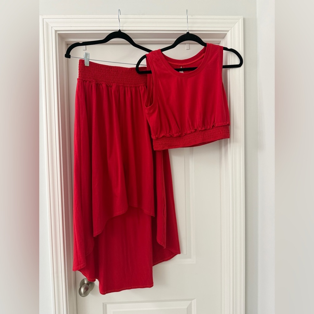 Red Sleeveless Two-Piece Set - Picture 4 of 5